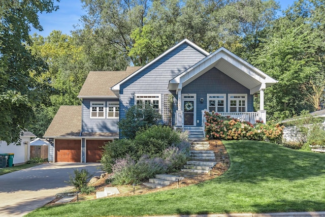 view of front facade featuring a garage and a front yard