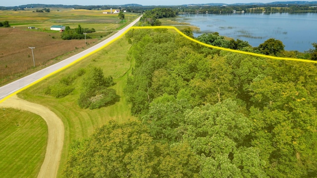 bird's eye view featuring a rural view and a water view