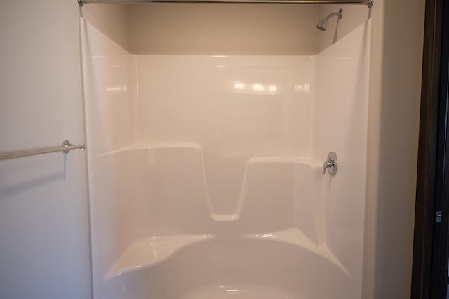 2224 Red Bird Ln, Fairmont, MN 56031 - full bathroom featuring a shower