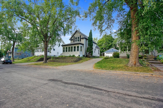 view of front facade featuring a garage and a front lawn