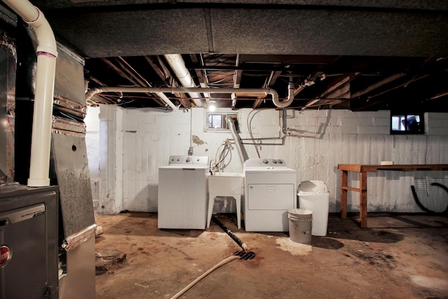 basement featuring washing machine and dryer