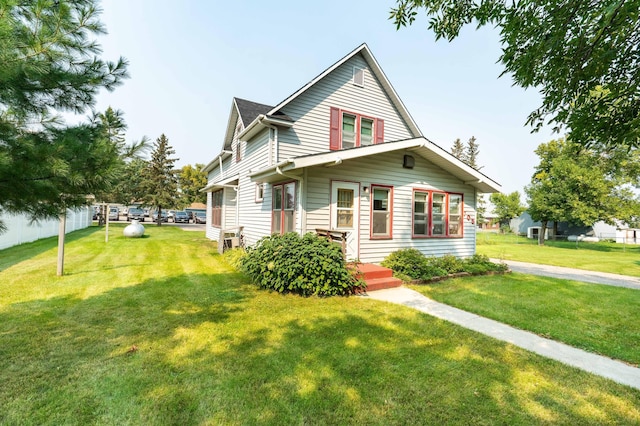 view of front facade with a front yard