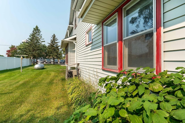 view of side of property featuring a yard