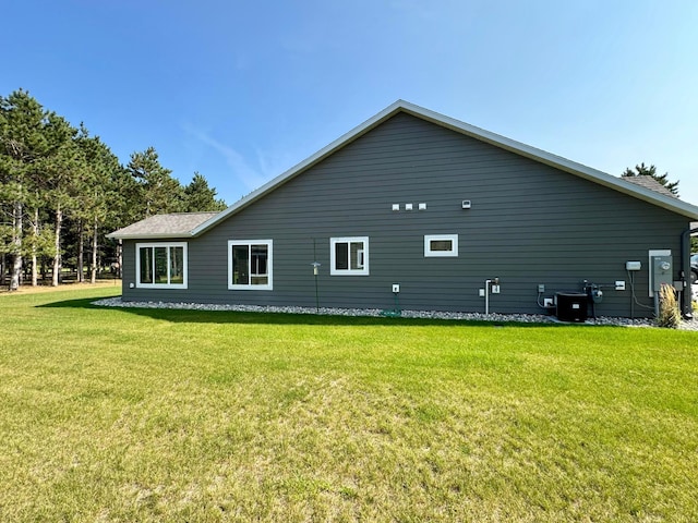 back of house featuring a yard