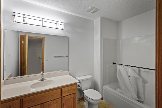 full bathroom featuring a textured ceiling, toilet, vanity, and shower / tub combo