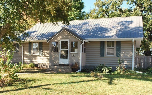 view of front of house featuring a front lawn