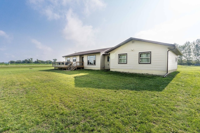 view of front of house featuring a wooden deck and a front yard