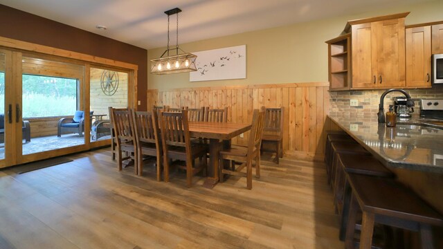 dining area featuring sink and hardwood / wood-style floors