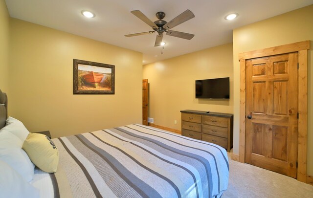 carpeted bedroom featuring ceiling fan