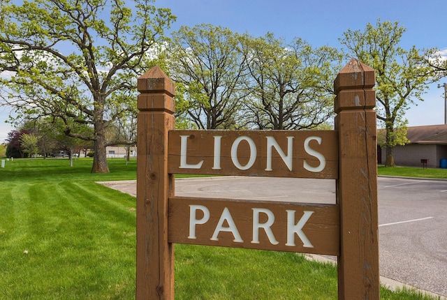 community / neighborhood sign with a lawn