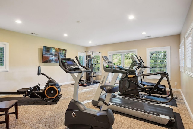 workout area featuring visible vents, recessed lighting, and baseboards