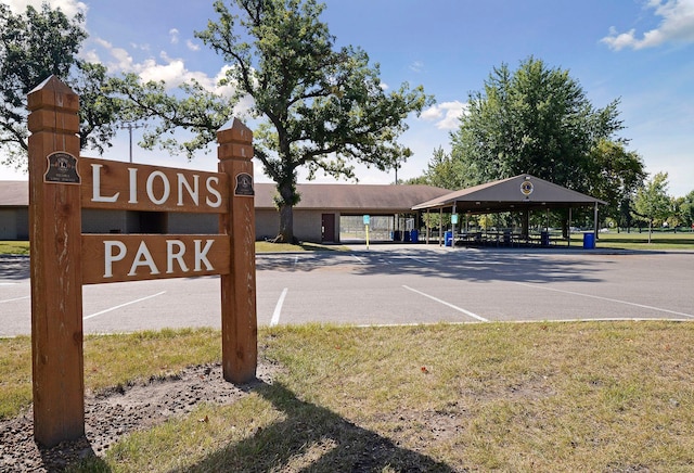 view of community / neighborhood sign