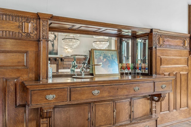 room details featuring an inviting chandelier and bar