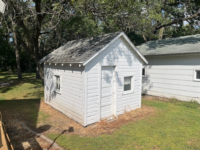 view of outdoor structure with a yard