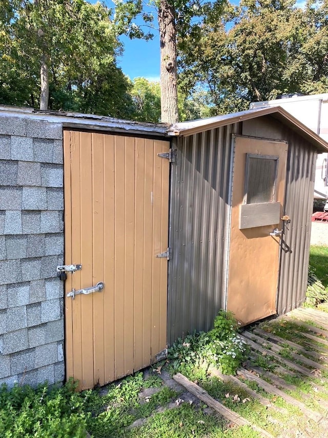 view of outbuilding