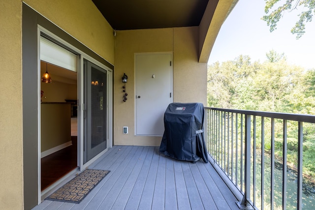 balcony featuring a grill