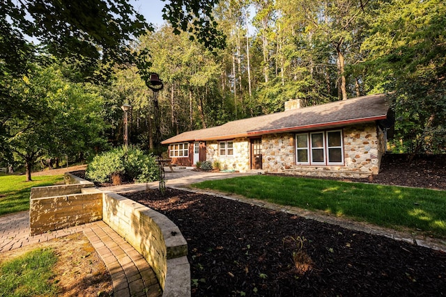 ranch-style home with a front yard