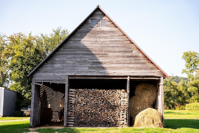 view of home's exterior featuring an outdoor structure