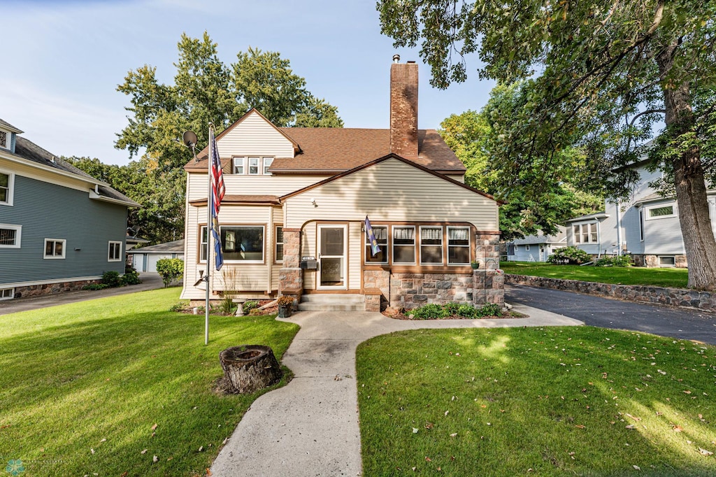 view of front of house with a front yard