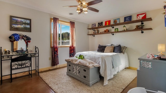 bedroom with ceiling fan