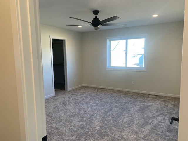 carpeted empty room featuring ceiling fan