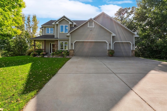 view of front facade featuring a front yard