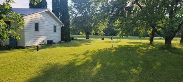 view of yard featuring central AC unit