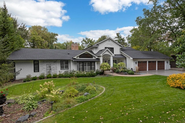 view of front of home featuring a front yard and a garage