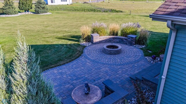 view of yard featuring a patio