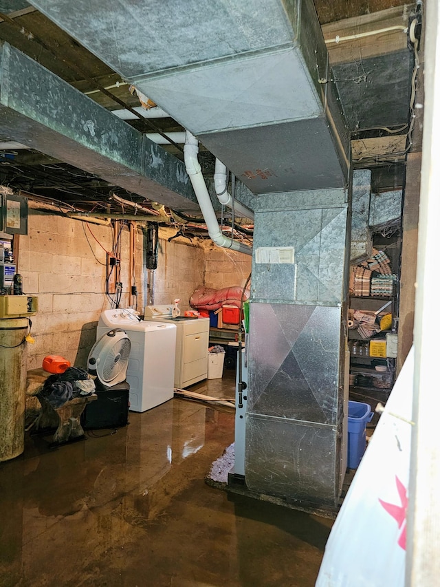 basement with washing machine and clothes dryer