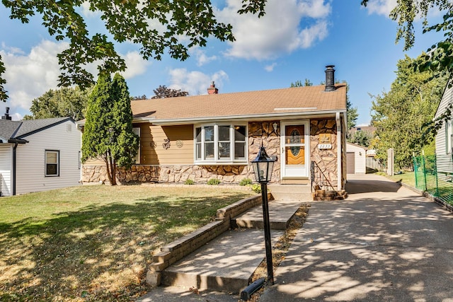 view of front of house featuring a front yard