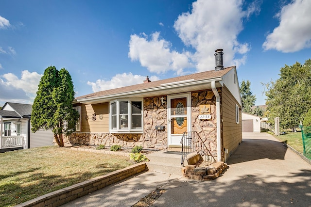 view of front of house with a front lawn