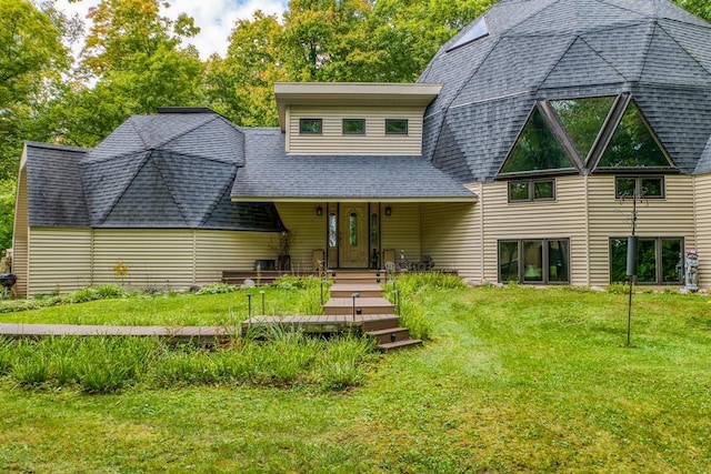 view of front of house featuring a front yard