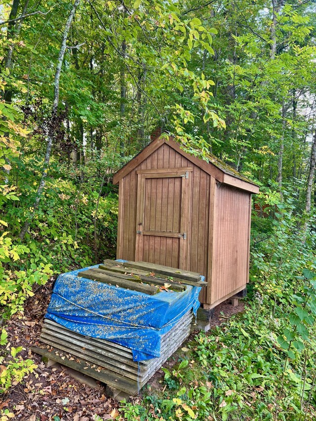 view of outdoor structure