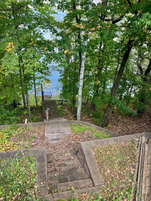 view of yard featuring a water view