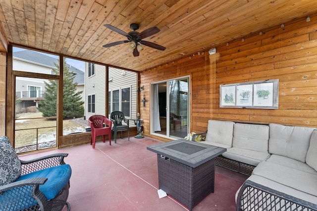 exterior space featuring an outdoor living space and a ceiling fan