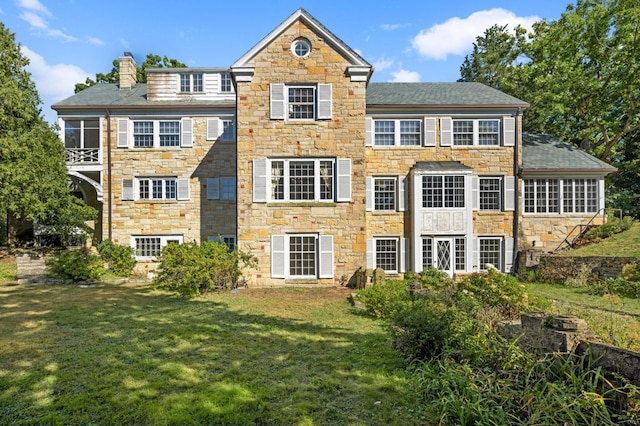 exterior space featuring a front lawn