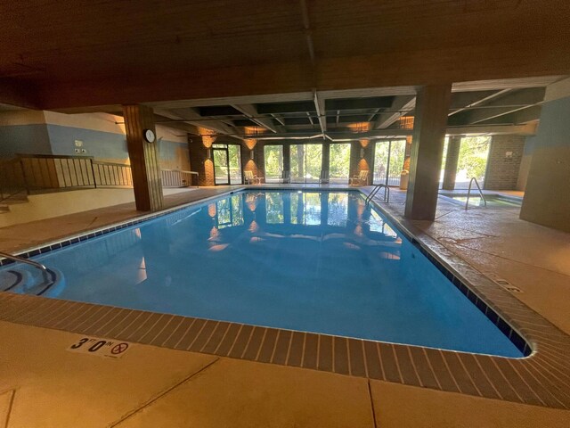 5601 Dewey Hill Rd Unit 113, Edina, MN 55439 - view of indoor community pool