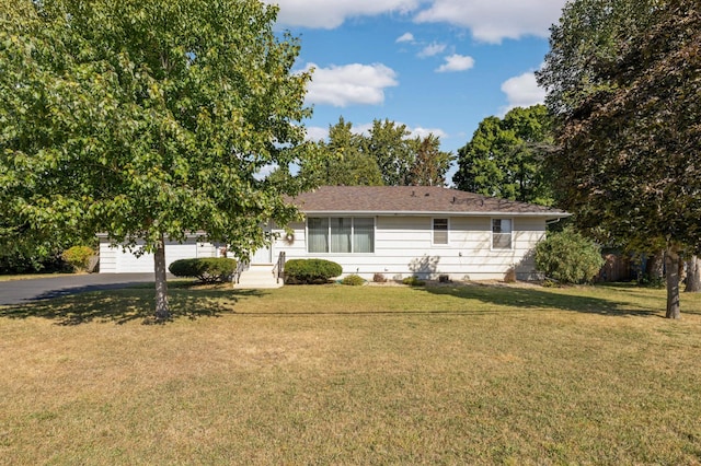 single story home featuring a front yard