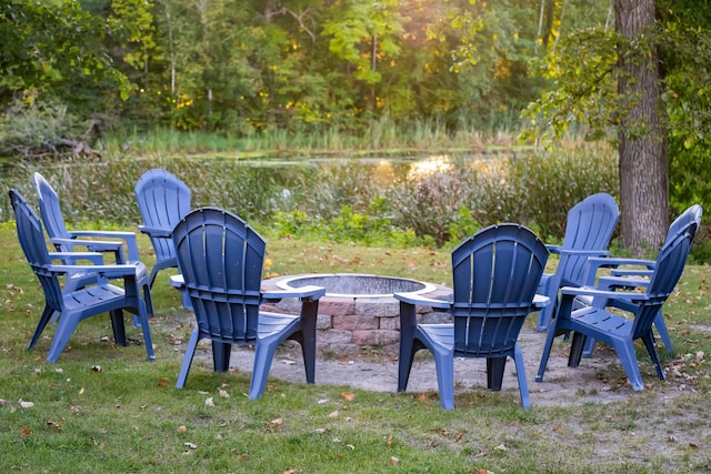 view of yard featuring a fire pit