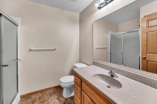 full bath featuring toilet, an enclosed shower, vanity, a textured ceiling, and baseboards