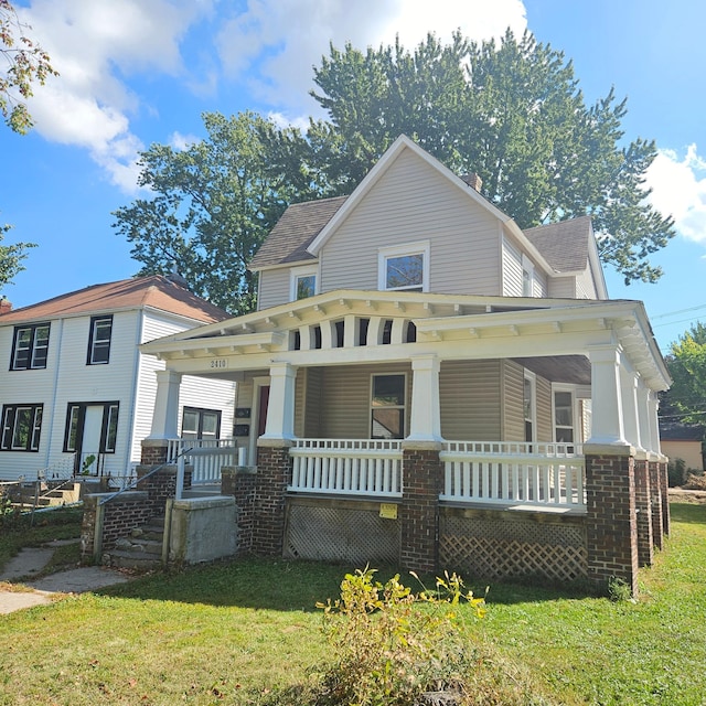 view of front facade featuring a front lawn and covered porch