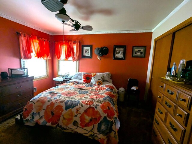 506 Ash Ave N, New Richland, MN 56072 - bedroom featuring a ceiling fan, a closet, and crown molding