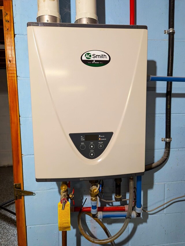 506 Ash Ave N, New Richland, MN 56072 - utilities with water heater