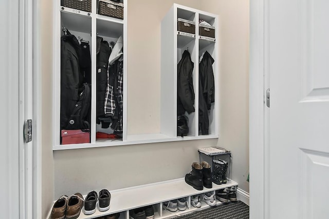 2002 Hazel Hill Rd SE, Alexandria, MN 56308 - view of mudroom