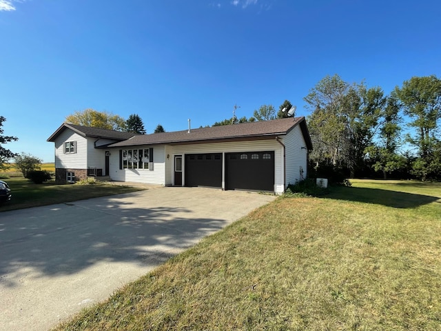 view of front of house with cooling unit, a garage, and a front yard