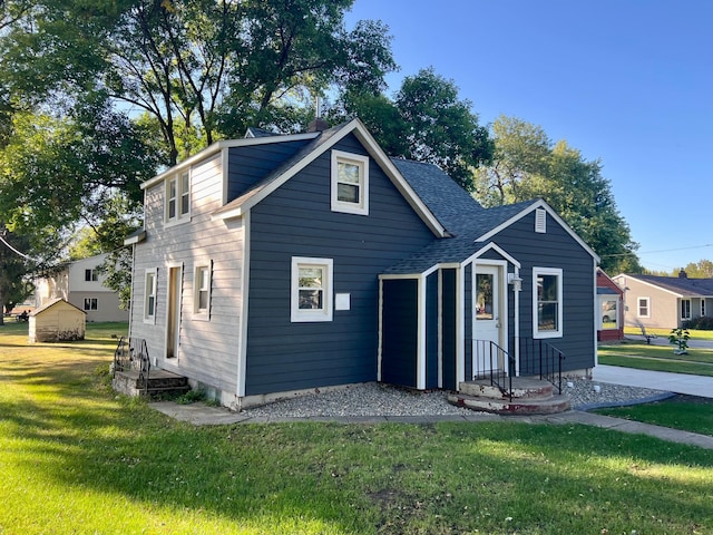 511 Division St N, Clara City, MN 56222 - view of front of house featuring a front yard and roof with shingles