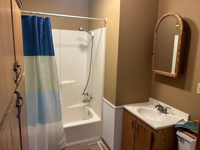 full bathroom with shower / tub combo, vanity, and toilet