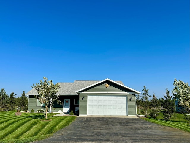 view of front facade featuring a garage and a front yard