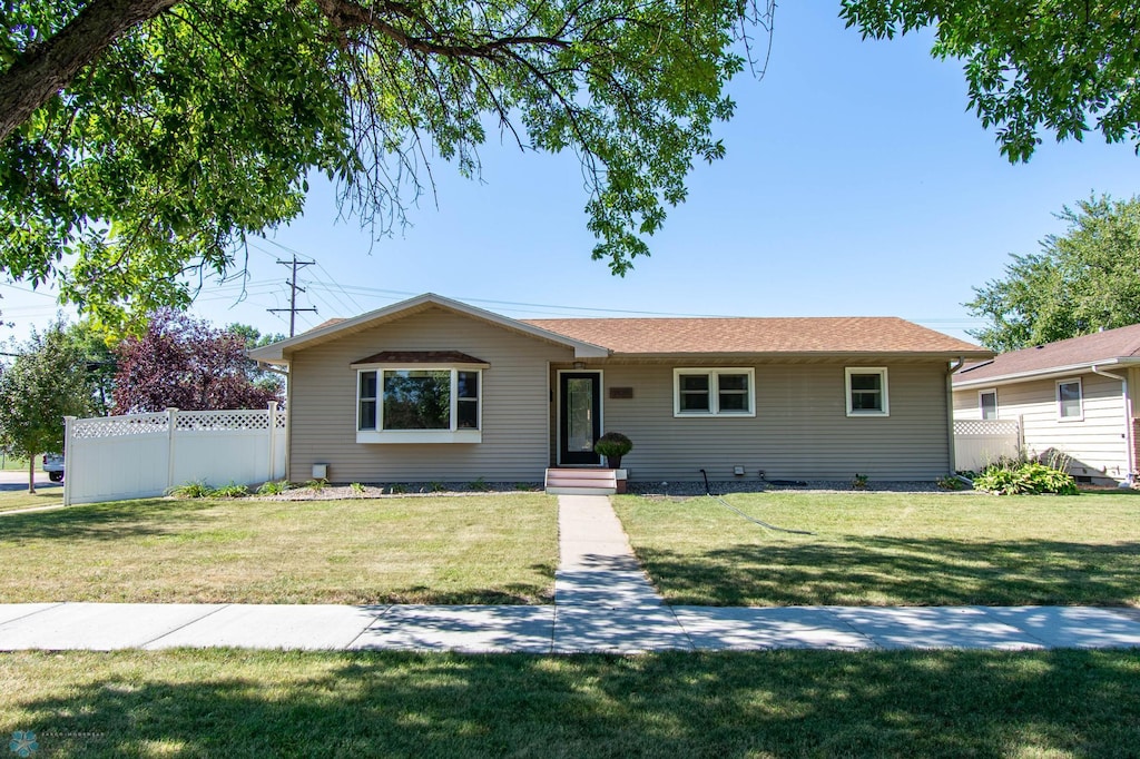 ranch-style home with a front yard